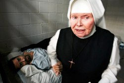 Монахиня 25 років прожила в тюремній камері задля служіння в'язням